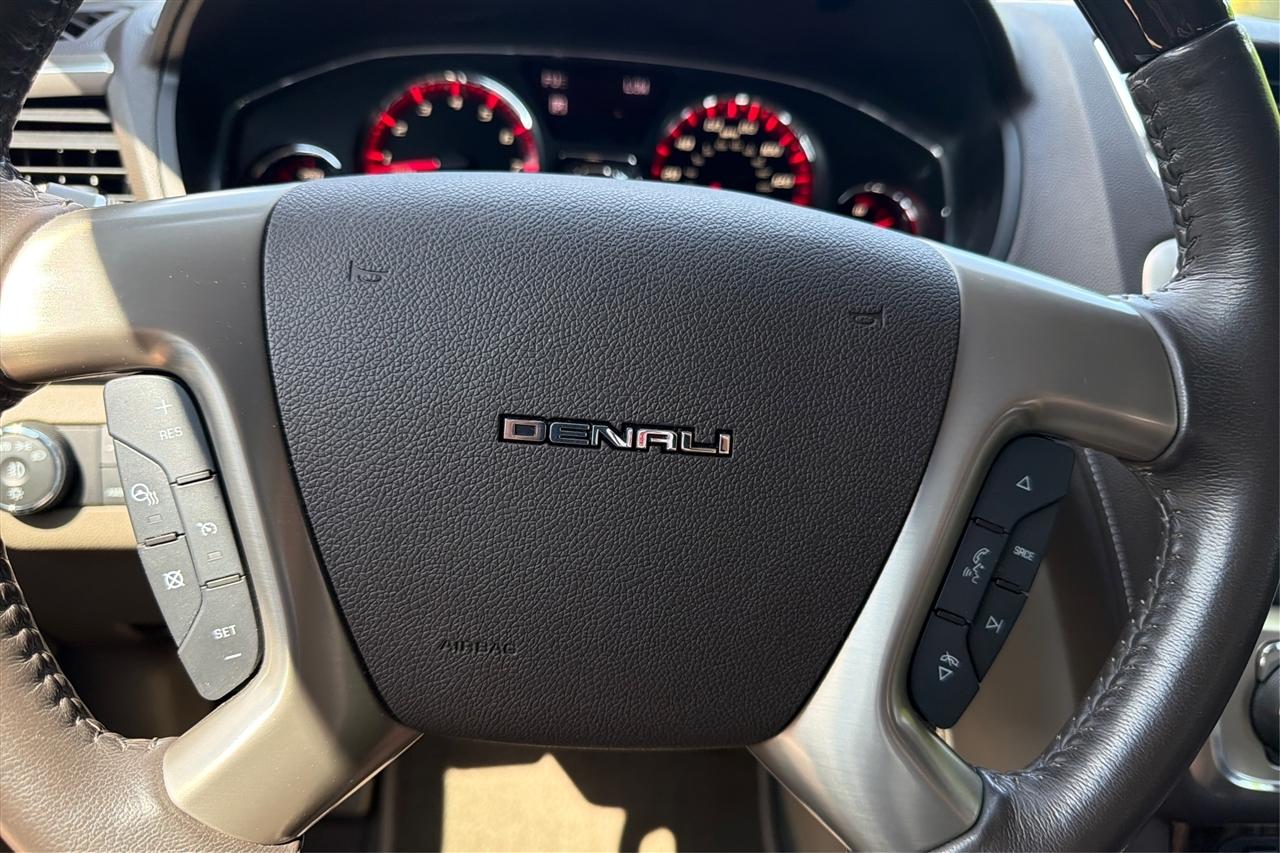 GMC Acadia Denali 4D SUV FWD 2016
