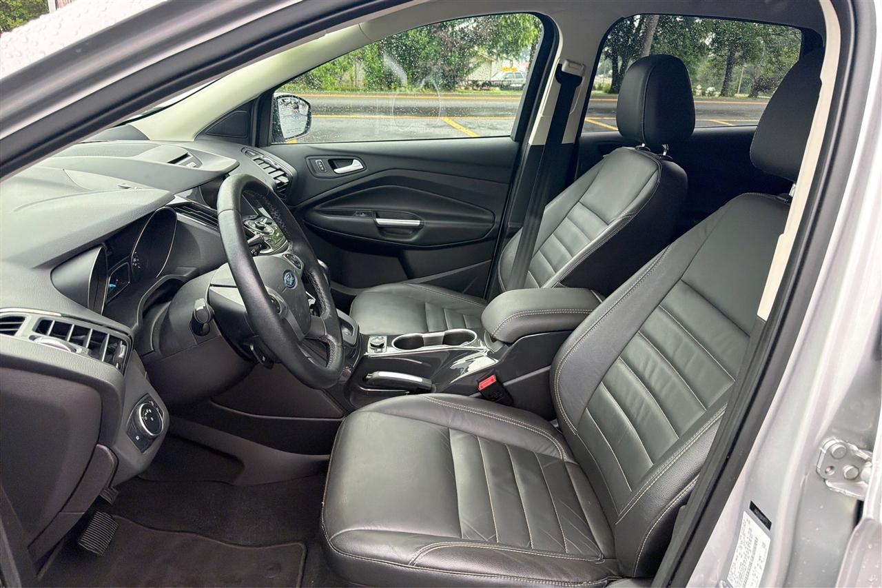 Ford Escape Titanium 4D SUV FWD 2015