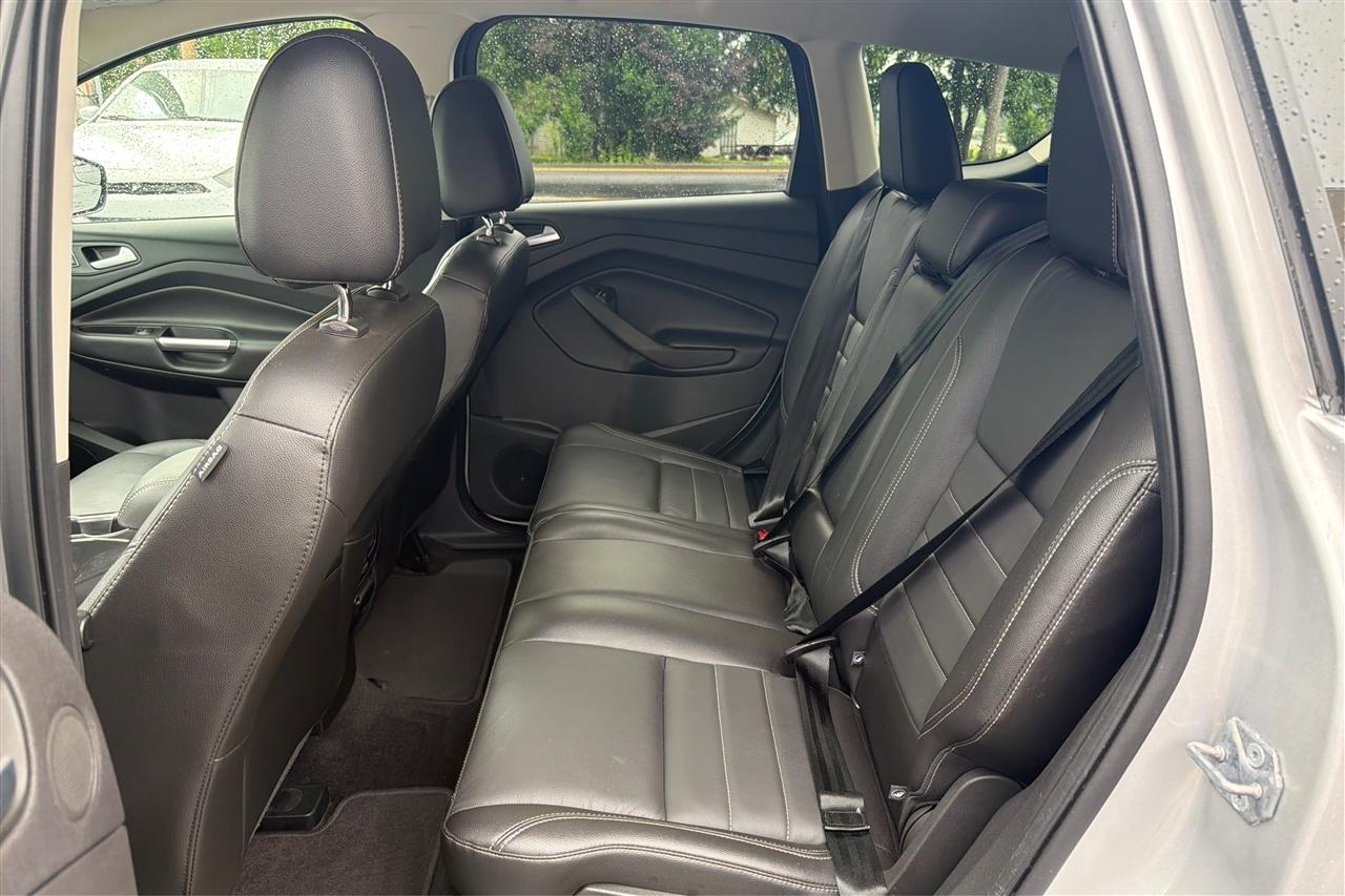 Ford Escape Titanium 4D SUV FWD 2015