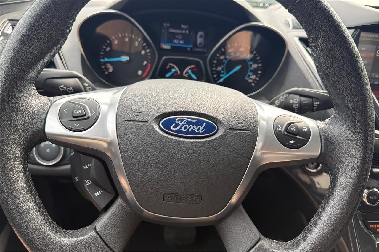 Ford Escape Titanium 4D SUV FWD 2015