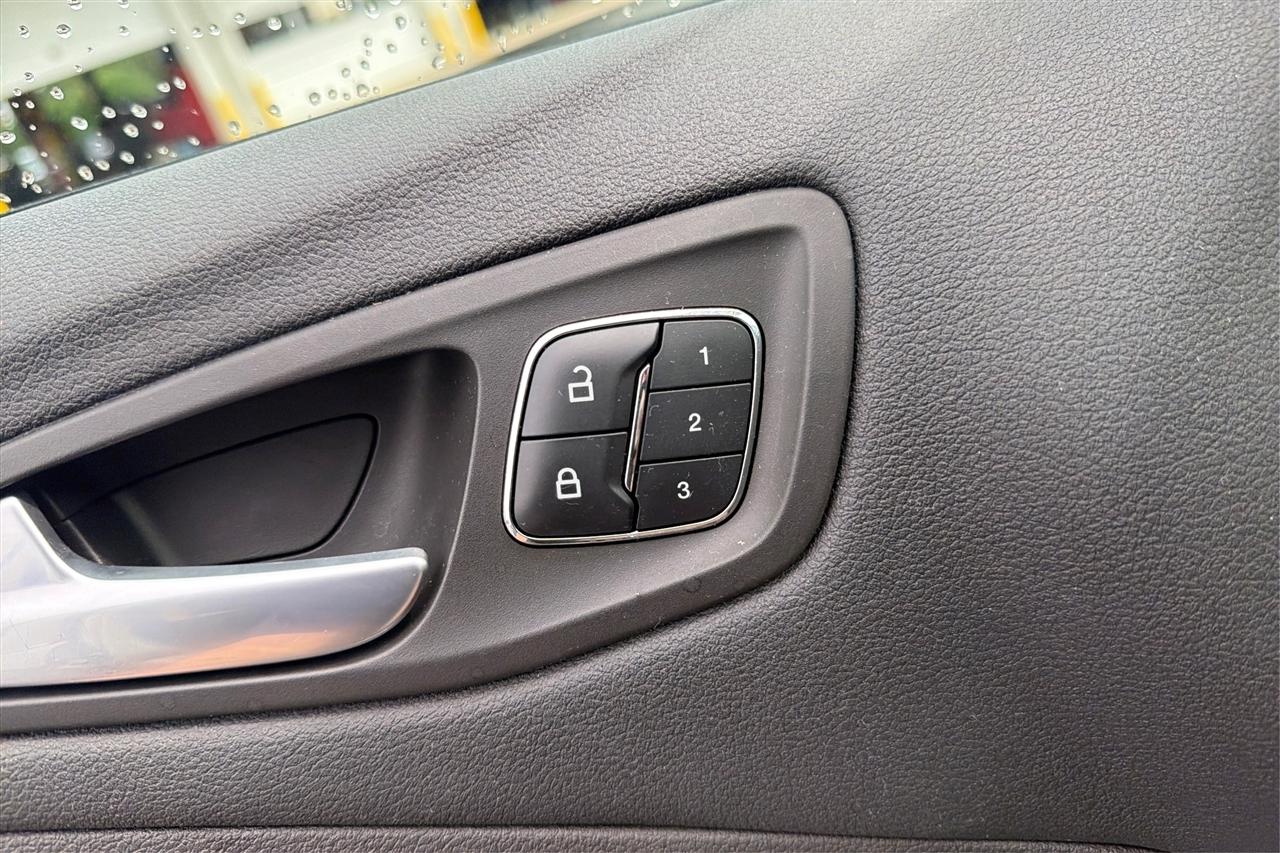 Ford Escape Titanium 4D SUV FWD 2015