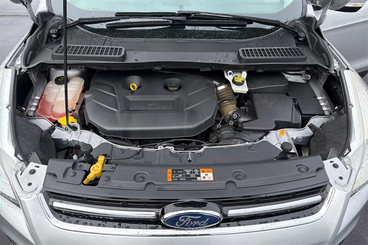 Ford Escape Titanium 4D SUV FWD 2015