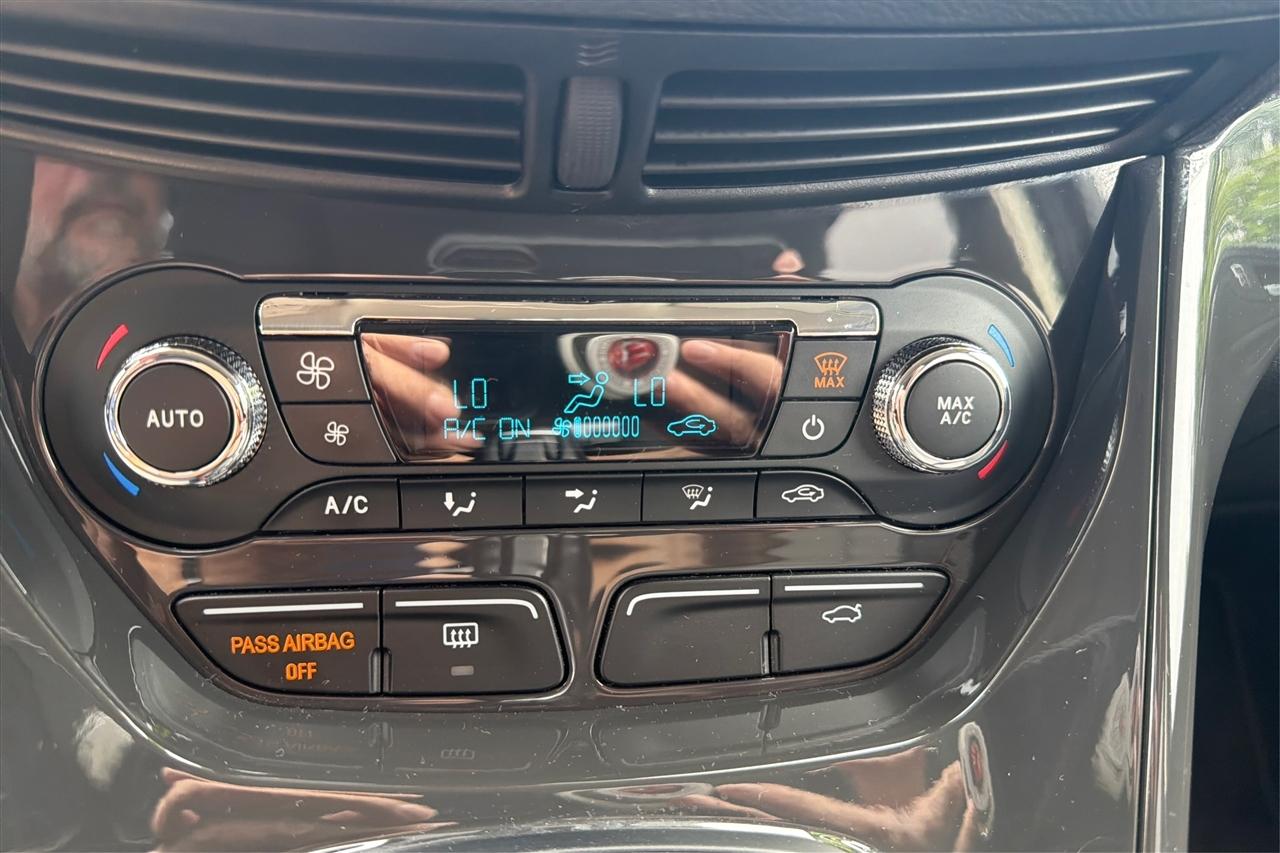 Ford Escape Titanium 4D SUV FWD 2015
