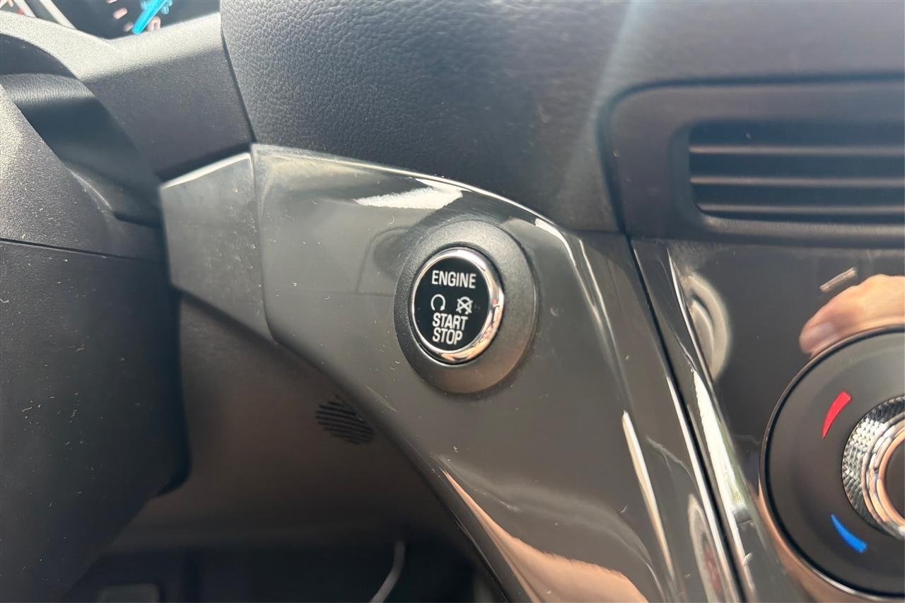 Ford Escape Titanium 4D SUV FWD 2015
