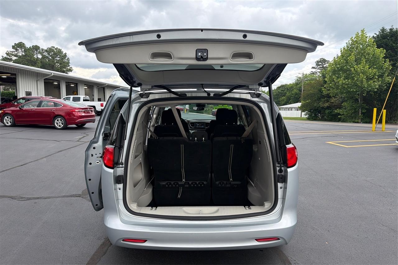 Chrysler Voyager LX Wagon 2023