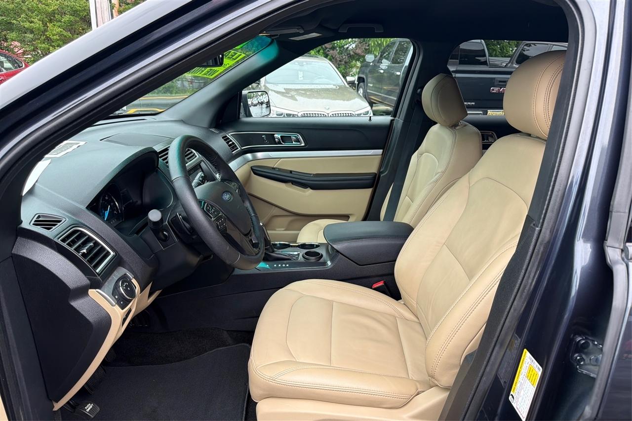 Ford Explorer XLT 4-Door 2WD 2017