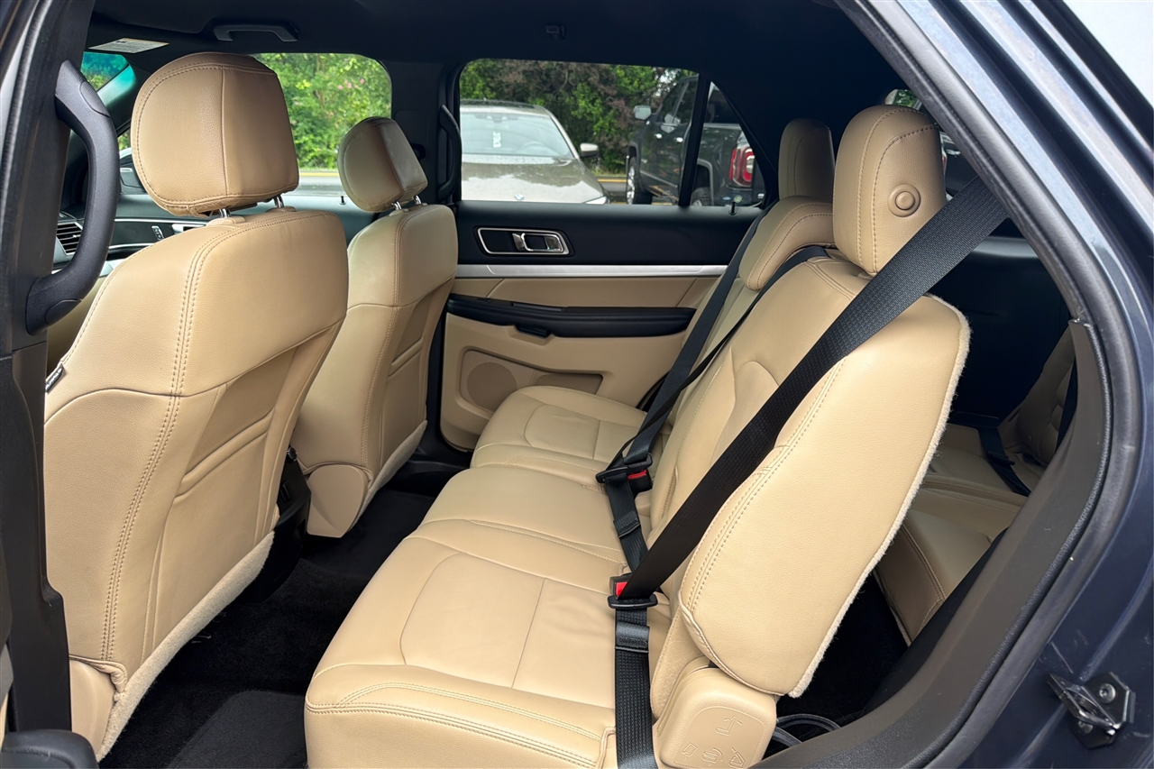 Ford Explorer XLT 4-Door 2WD 2017