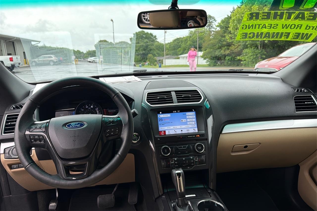 Ford Explorer XLT 4-Door 2WD 2017