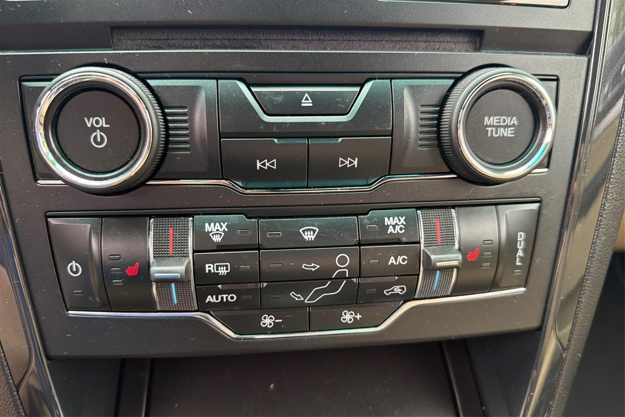 Ford Explorer XLT 4-Door 2WD 2017