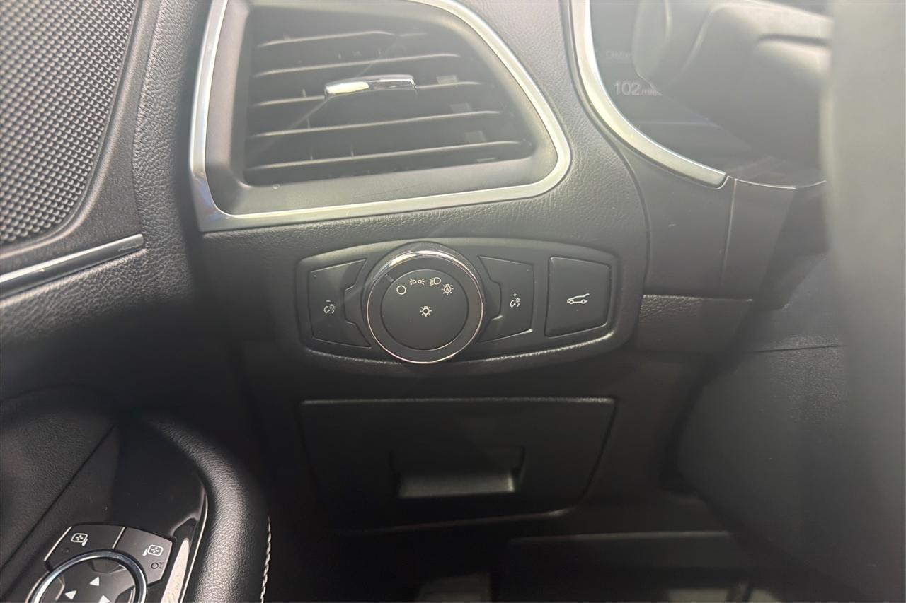 Ford Edge Titanium 4D SUV FWD 2015
