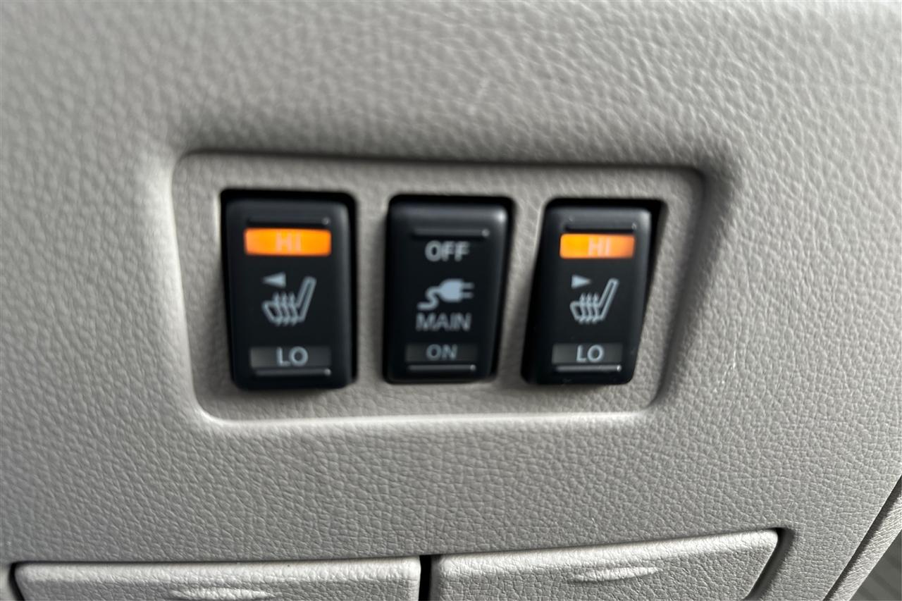 Nissan Quest LE 4D Wagon 2013