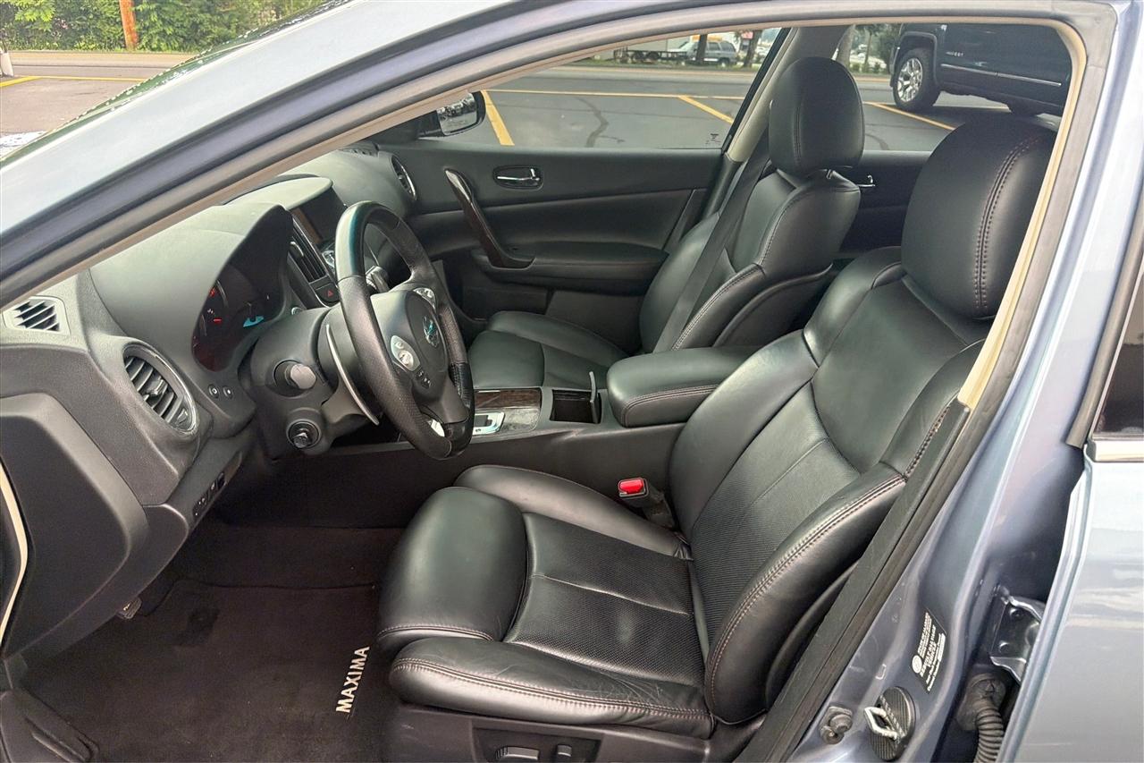 Nissan Maxima SV 4D Sedan 2011