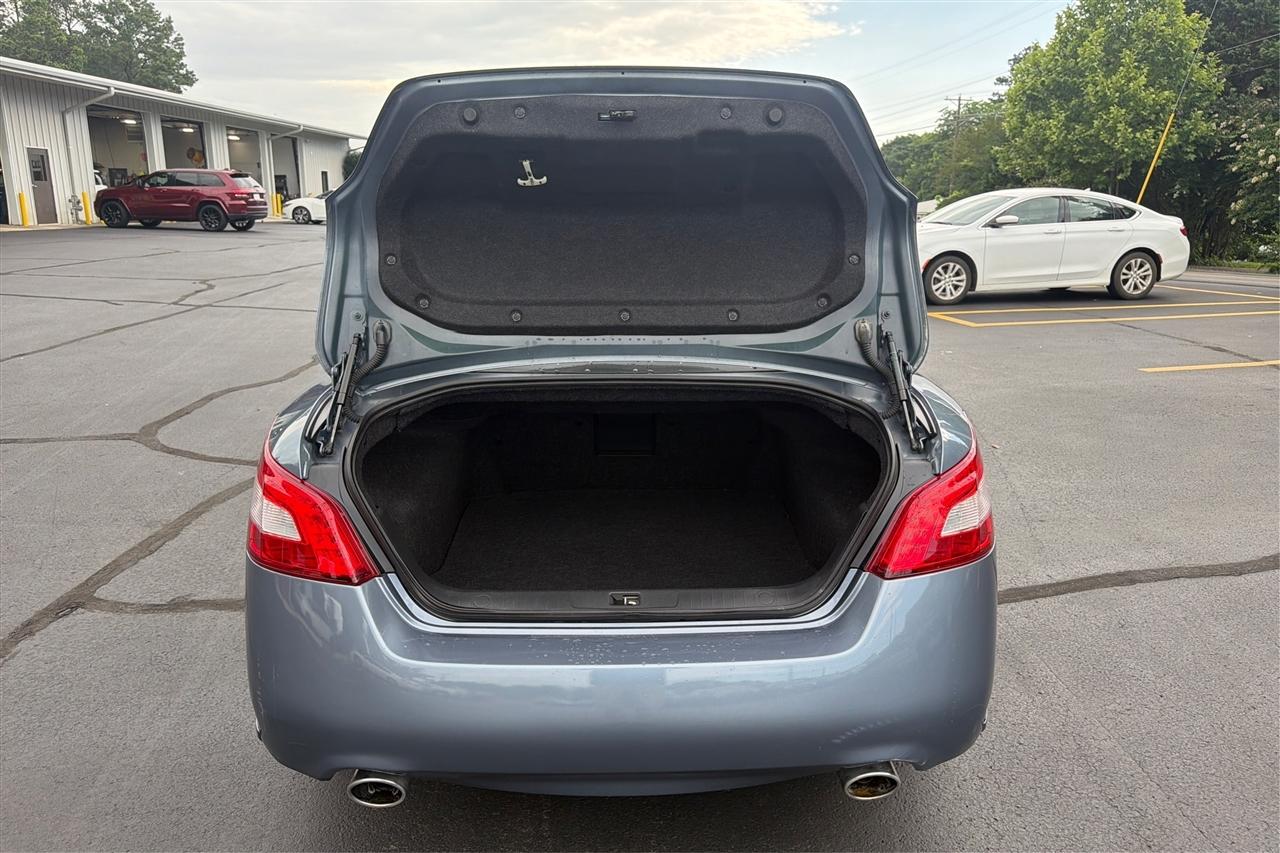 Nissan Maxima SV 4D Sedan 2011