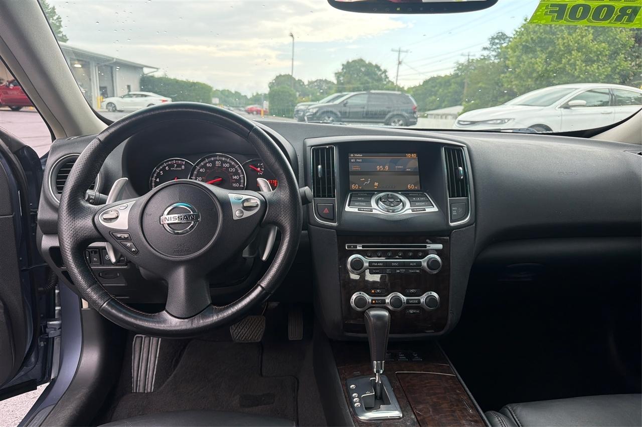 Nissan Maxima SV 4D Sedan 2011