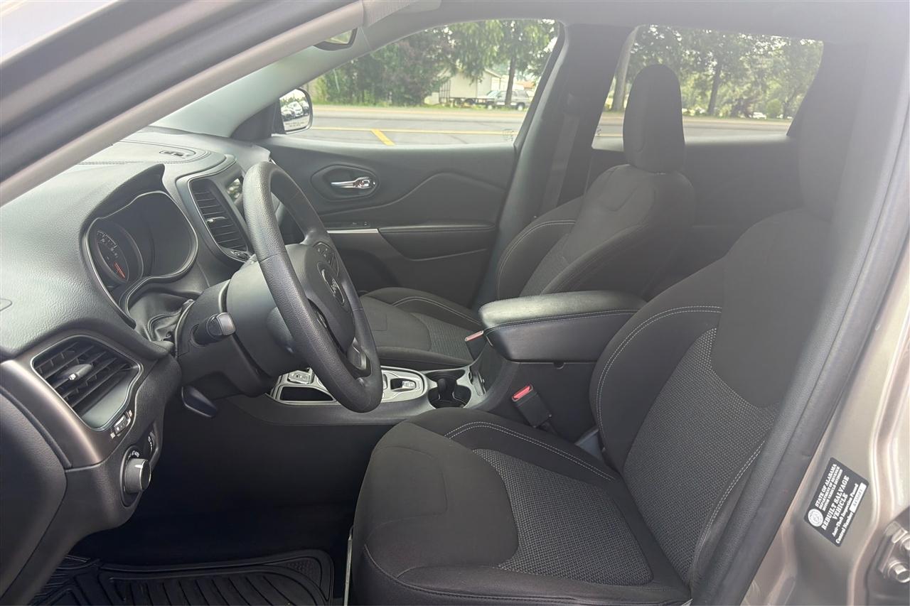 Jeep Cherokee Latitude 4D SUV FWD 2021