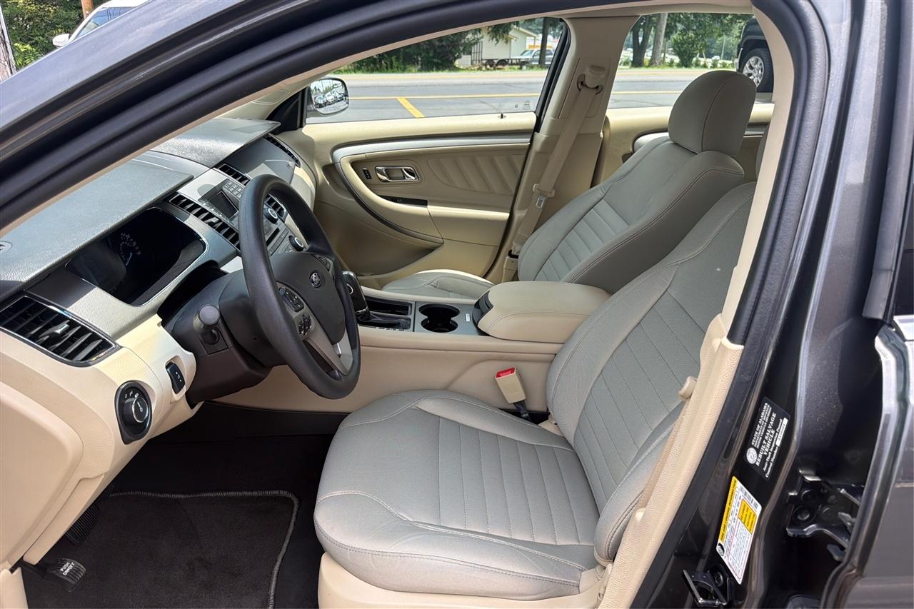 Ford Taurus SE 4D Sedan 2019