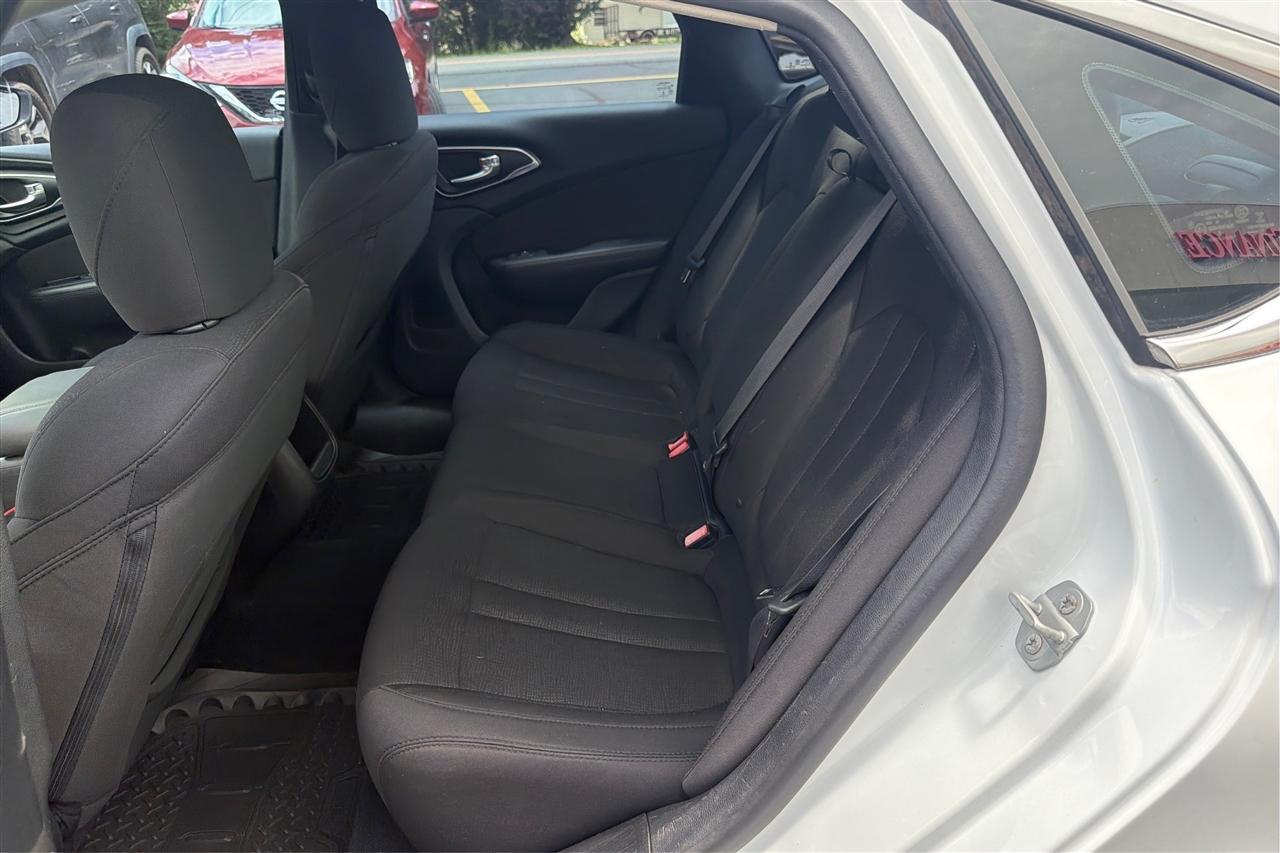 Chrysler 200 Limited 4D Sedan 2015
