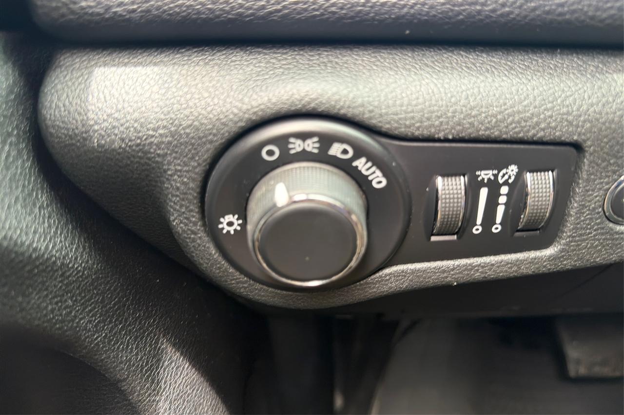 Chrysler 200 Limited 4D Sedan 2015