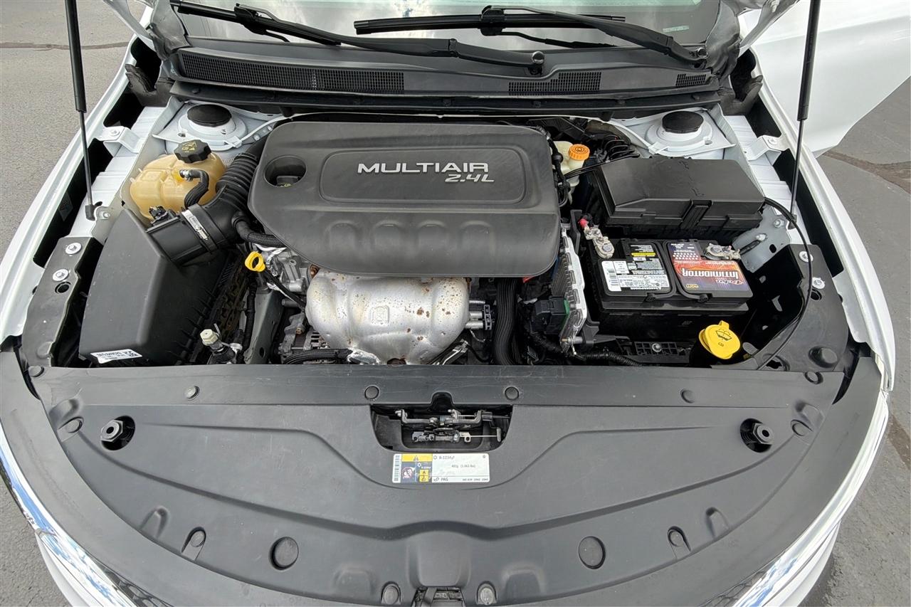 Chrysler 200 Limited 4D Sedan 2015