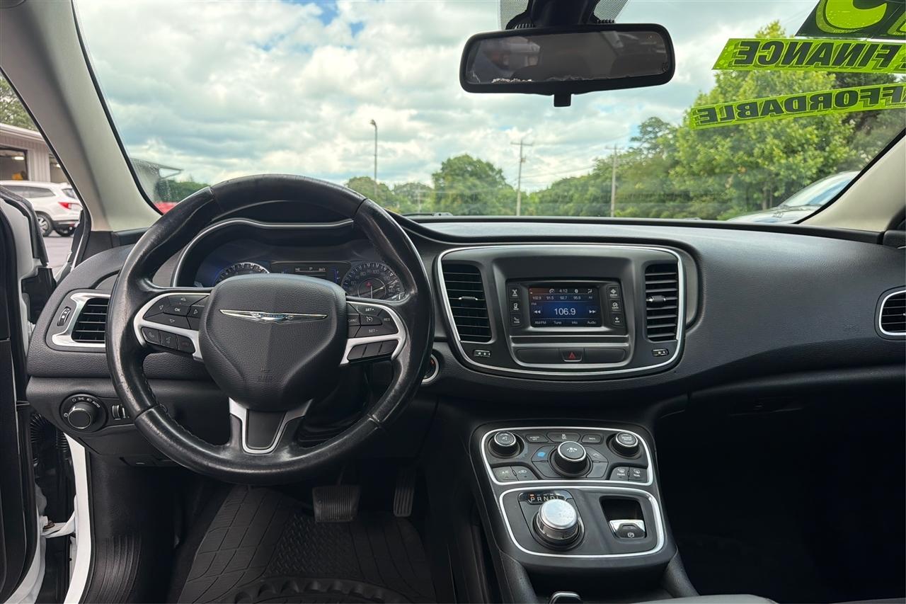 Chrysler 200 Limited 4D Sedan 2015