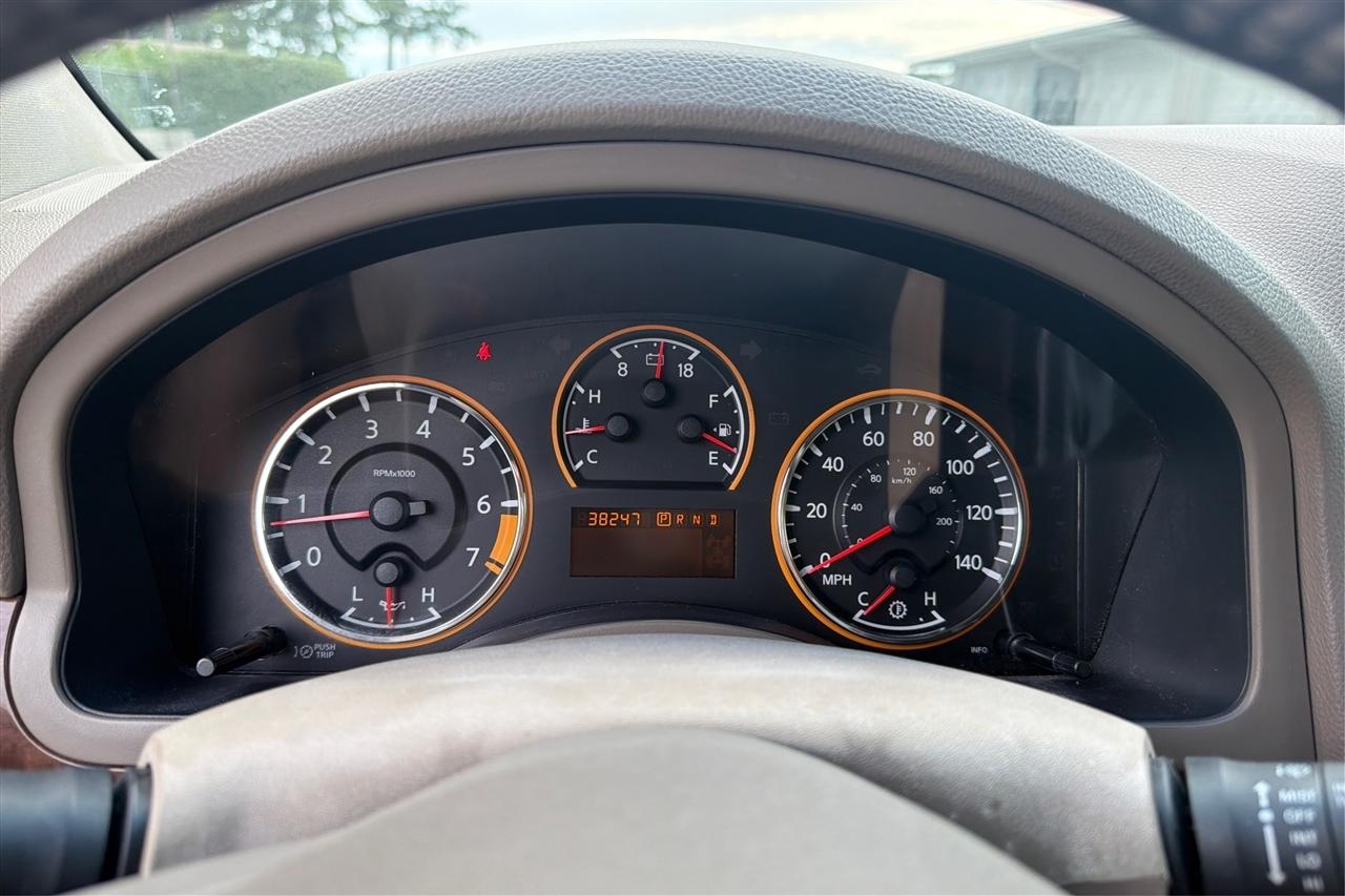 Nissan Armada Platinum 4D SUV RWD 2012