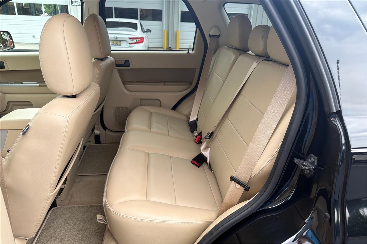Ford Escape XLT 4D SUV FWD 2012