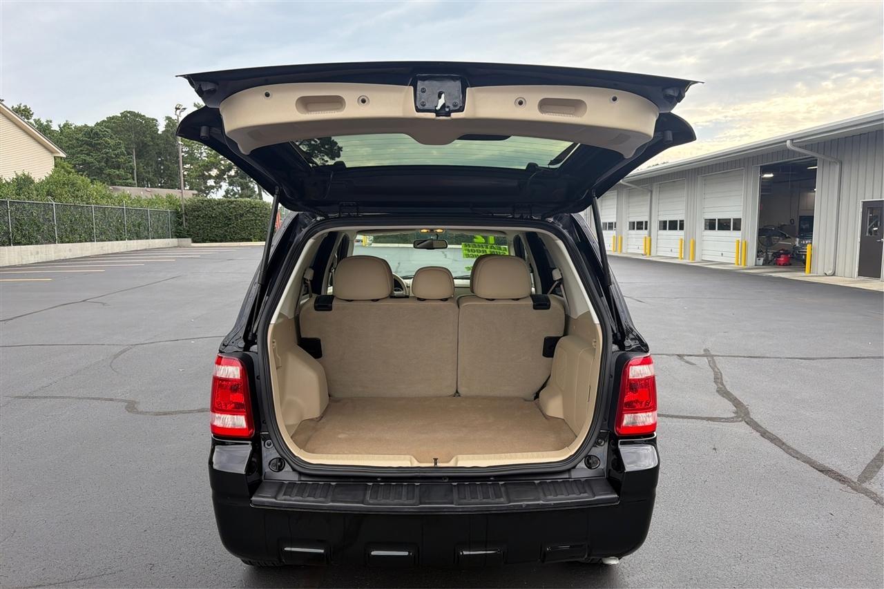 Ford Escape XLT 4D SUV FWD 2012