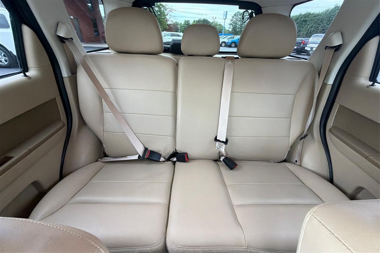 Ford Escape XLT 4D SUV FWD 2012