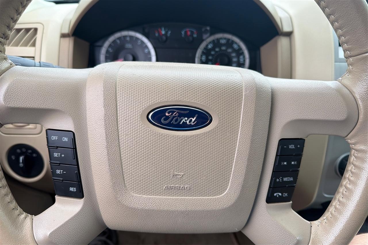 Ford Escape XLT 4D SUV FWD 2012