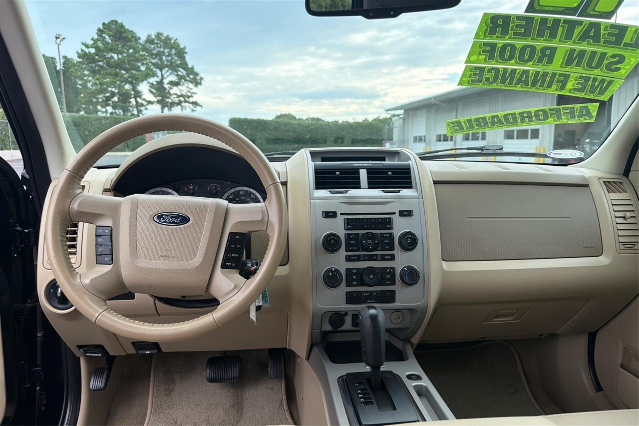 Ford Escape XLT 4D SUV FWD 2012