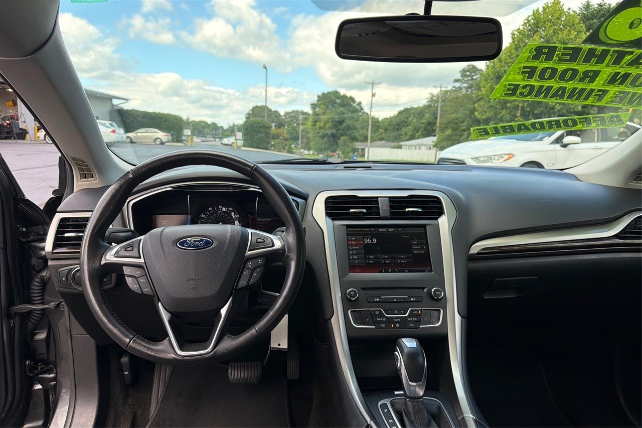 Ford Fusion SE 4D Sedan 2016