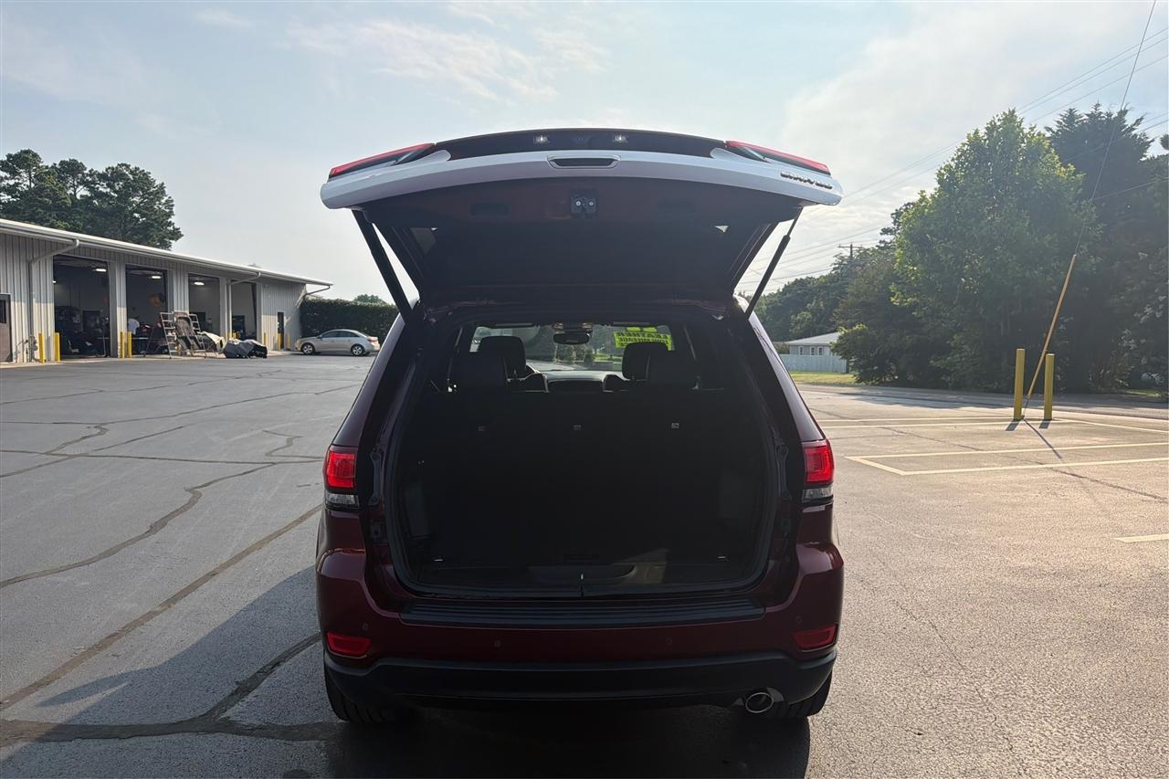 Jeep Grand Cherokee Laredo 4D SUV RWD 2022