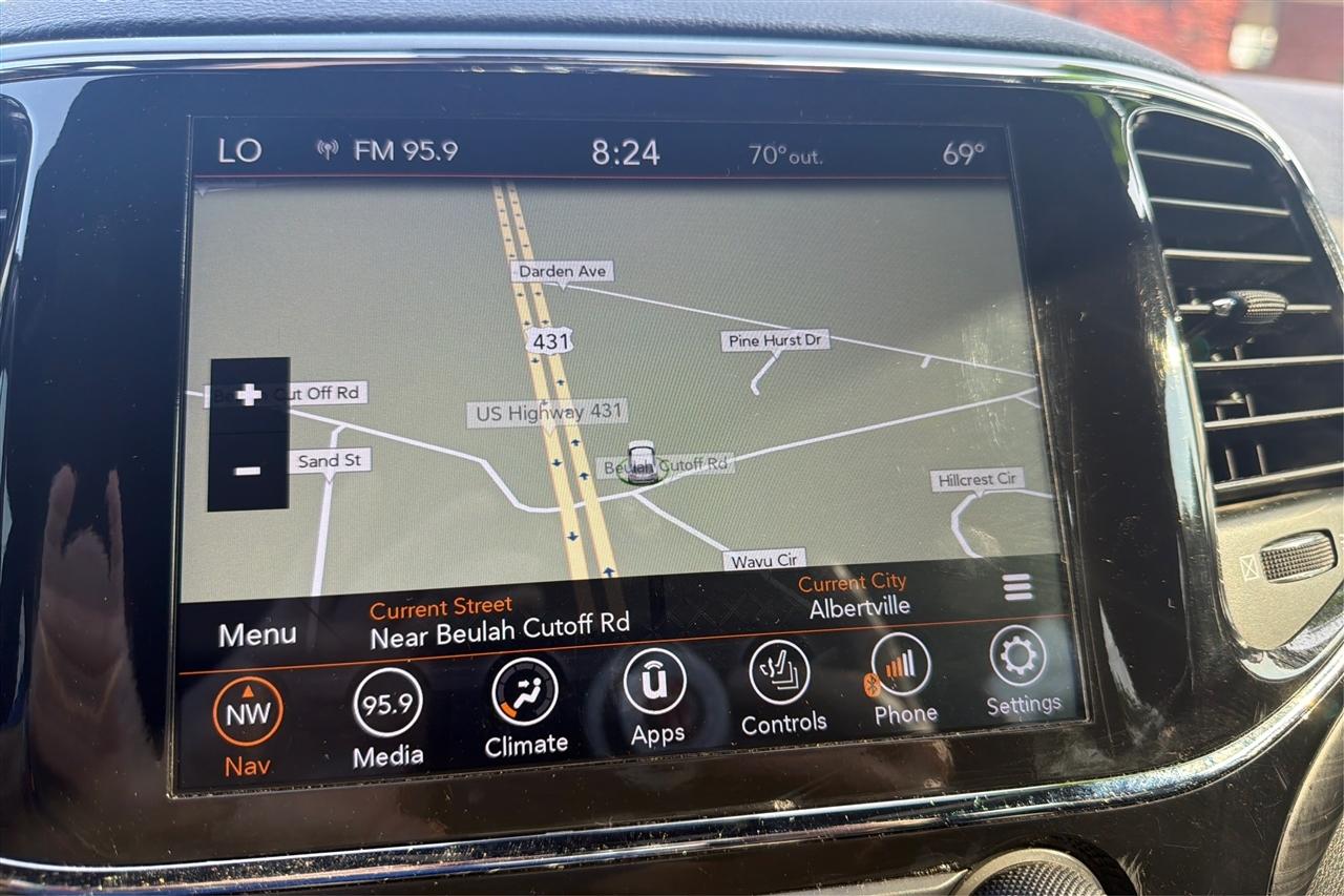 Jeep Grand Cherokee Laredo 4D SUV RWD 2022