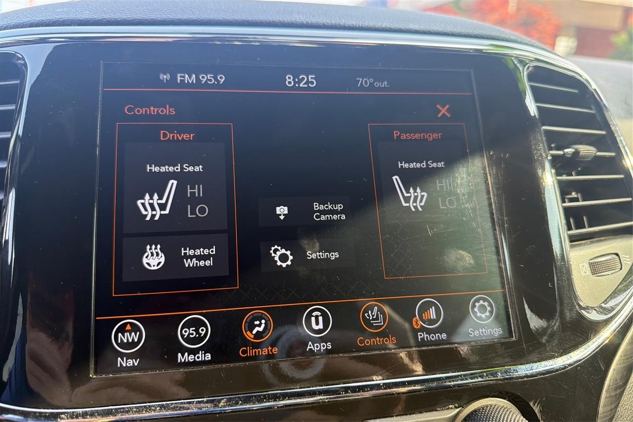 Jeep Grand Cherokee Laredo 4D SUV RWD 2022