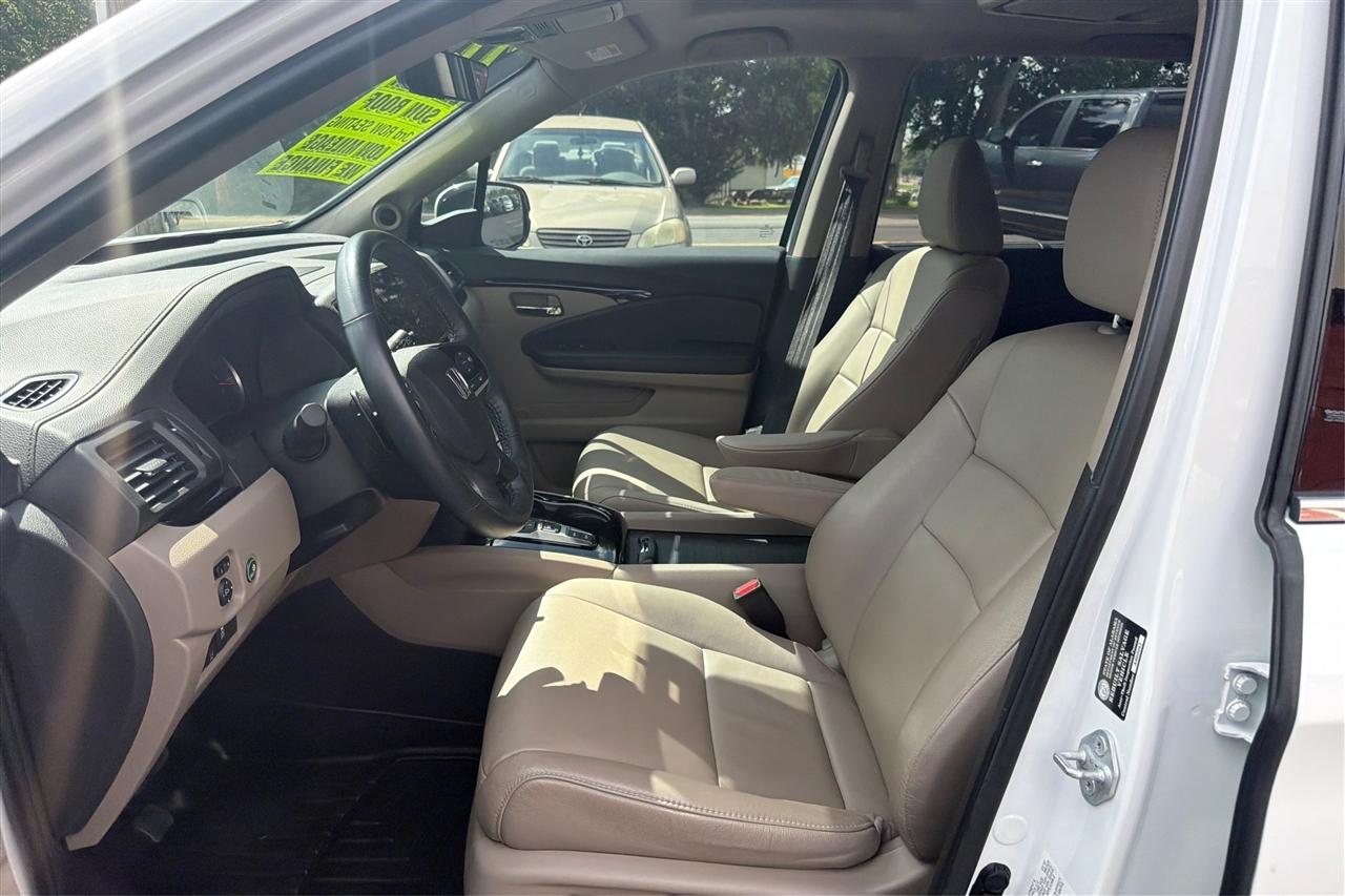 Honda Pilot Touring 4D SUV FWD w/CapChrs 2022