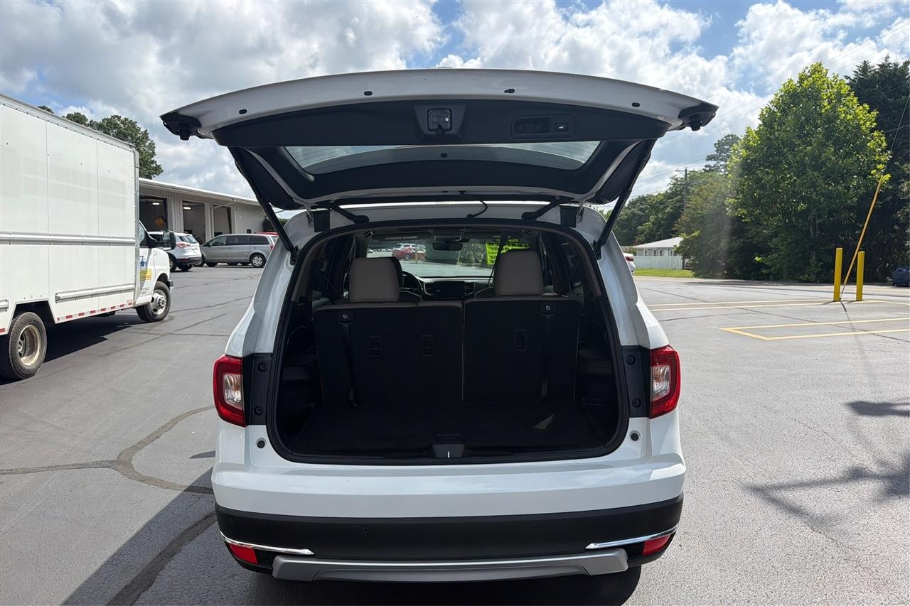 Honda Pilot Touring 4D SUV FWD w/CapChrs 2022