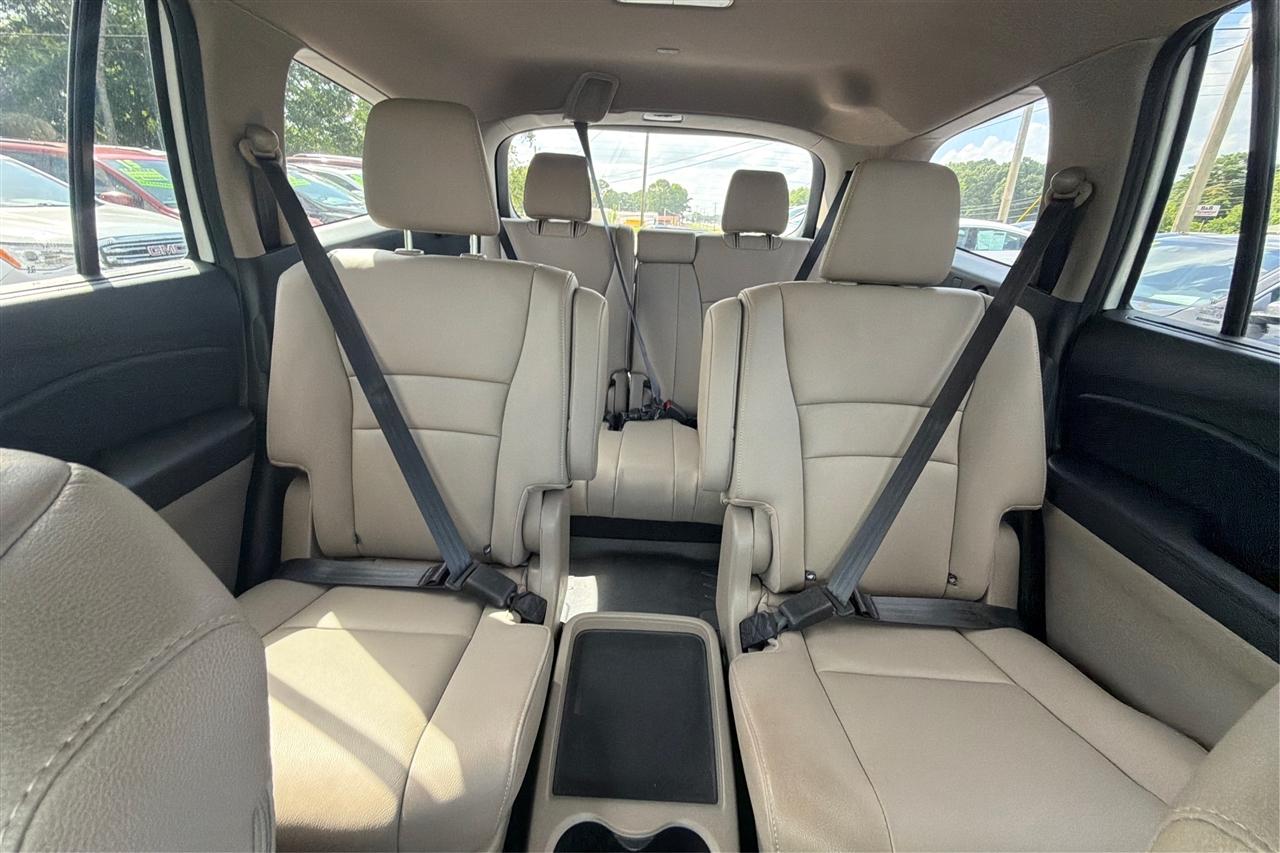 Honda Pilot Touring 4D SUV FWD w/CapChrs 2022