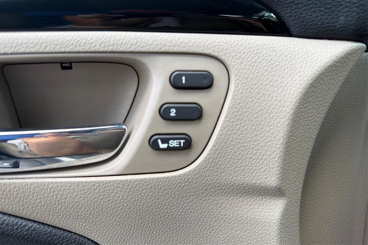 Honda Pilot Touring 4D SUV FWD w/CapChrs 2022