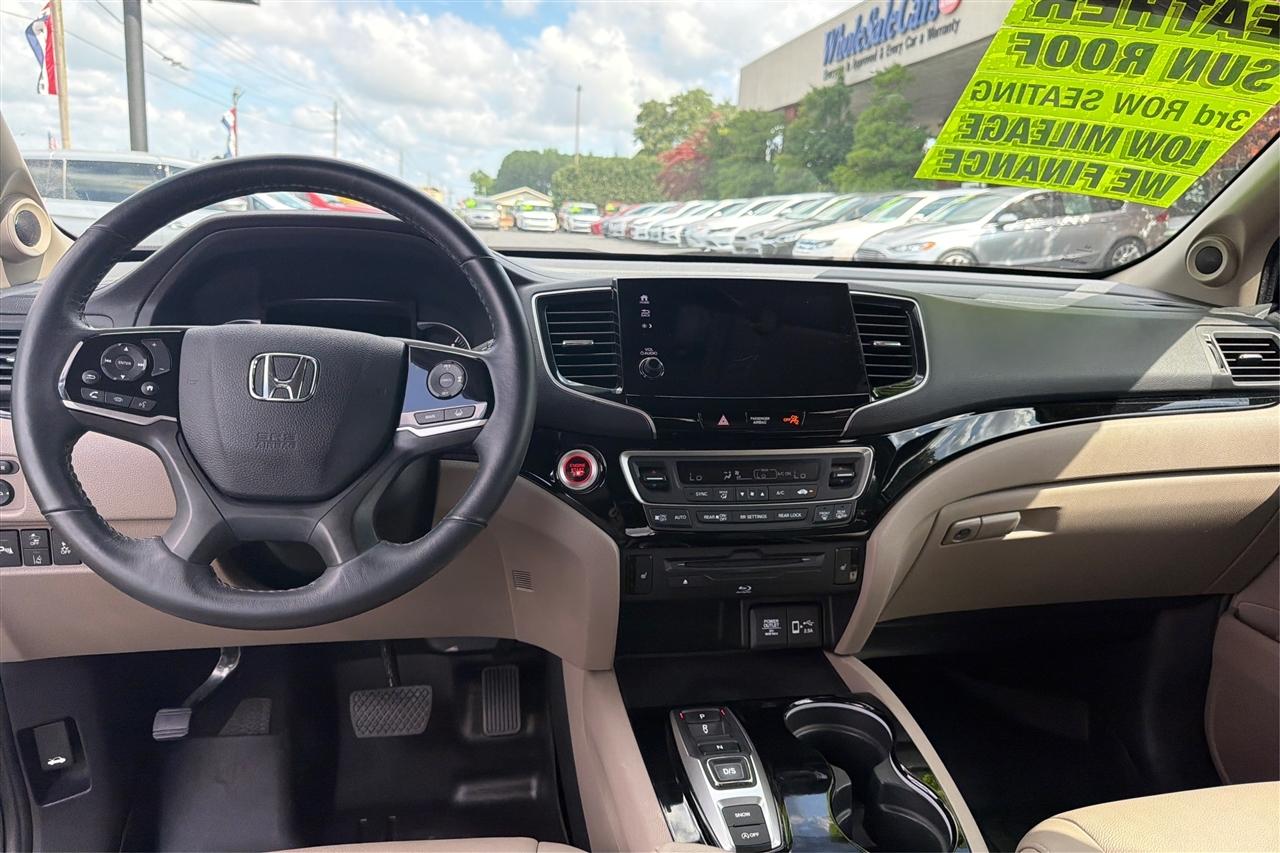 Honda Pilot Touring 4D SUV FWD w/CapChrs 2022