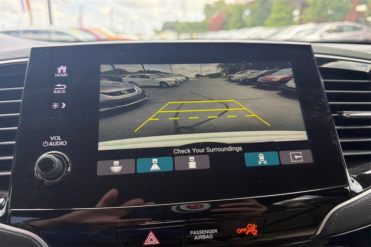 Honda Pilot Touring 4D SUV FWD w/CapChrs 2022