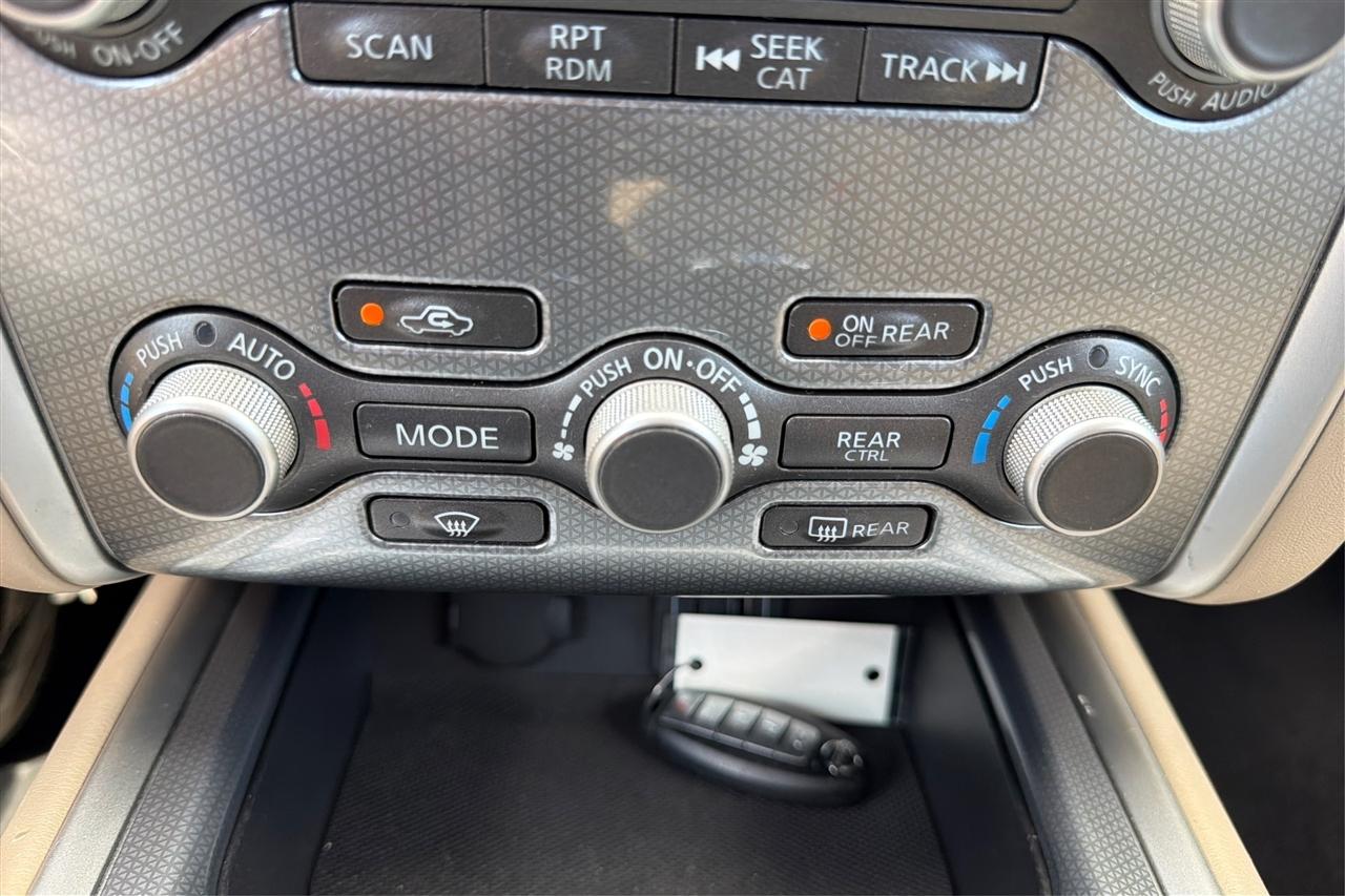 Nissan Pathfinder SL 4D SUV 4WD 2019