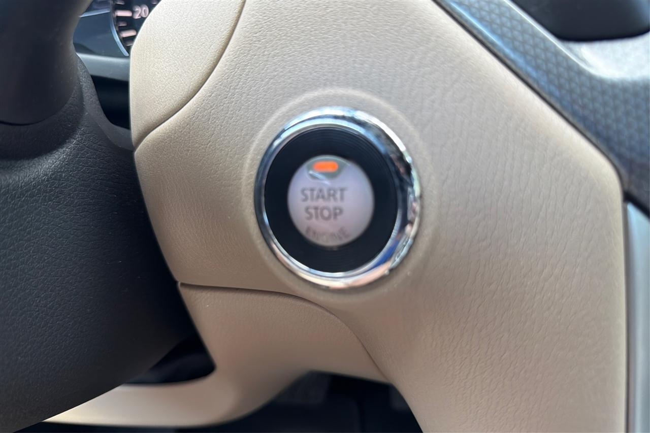 Nissan Pathfinder SL 4D SUV 4WD 2019