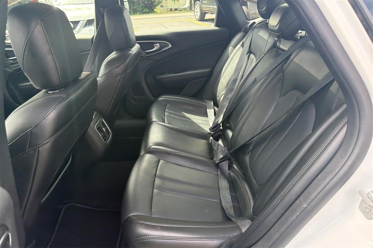 Chrysler 200 Limited 4D Sedan 2017