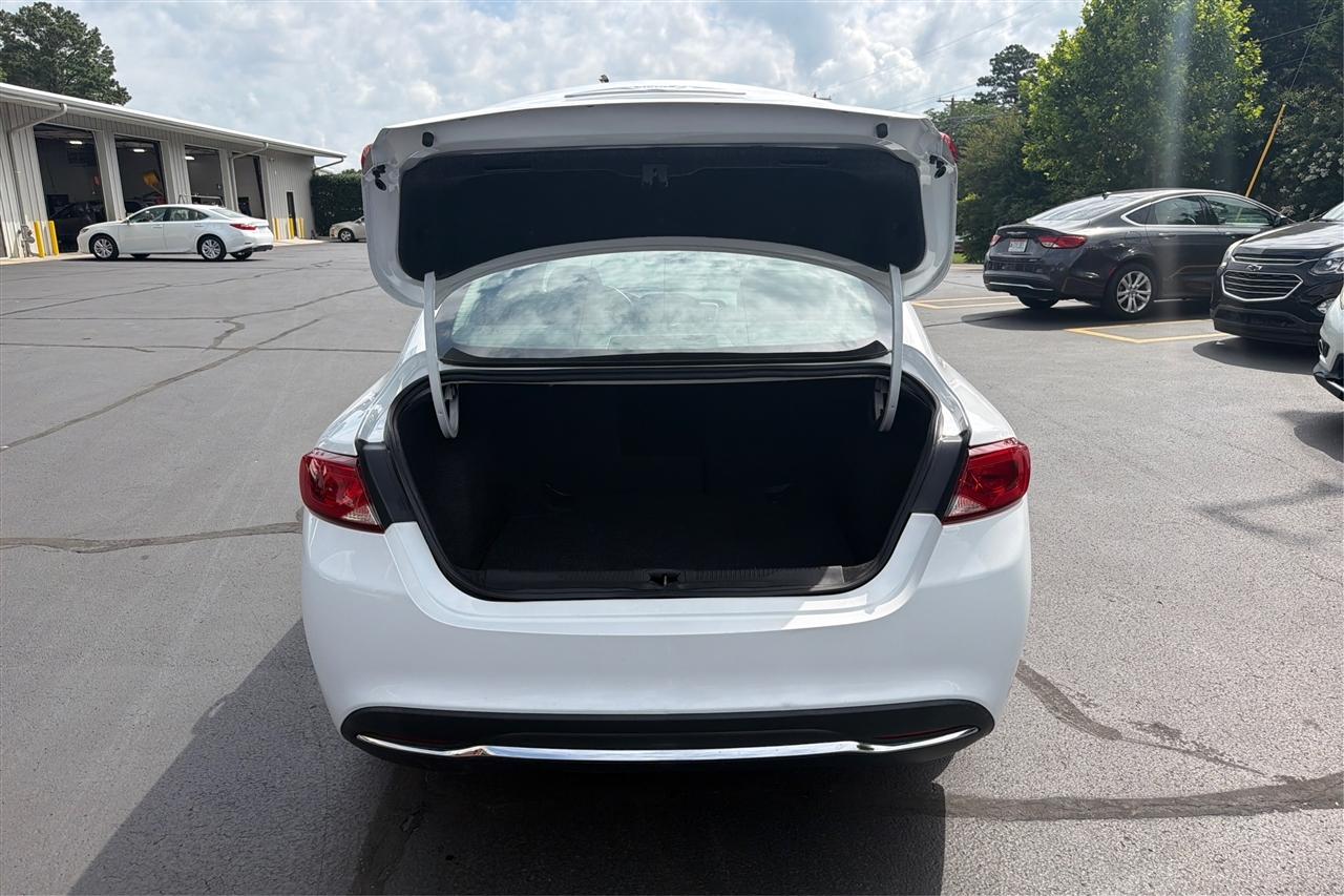 Chrysler 200 Limited 4D Sedan 2017