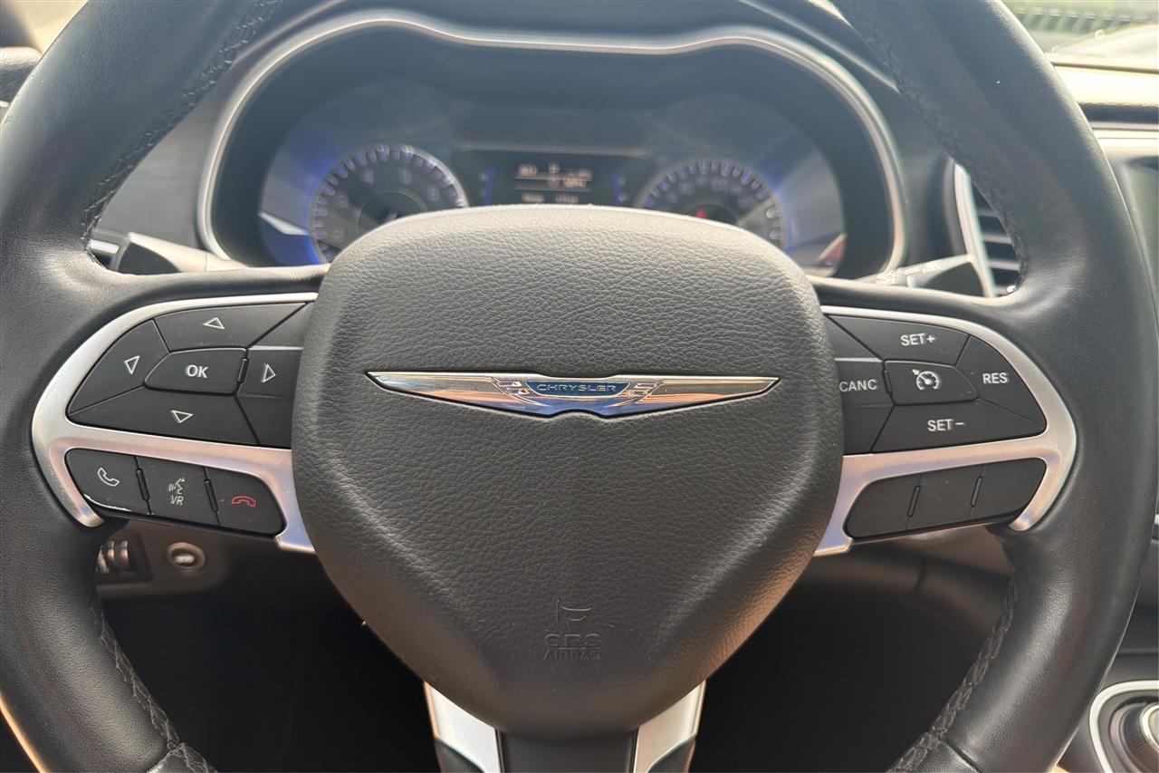 Chrysler 200 Limited 4D Sedan 2017