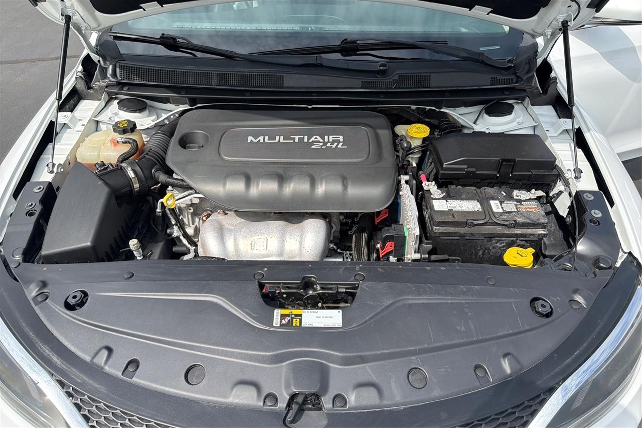 Chrysler 200 Limited 4D Sedan 2017