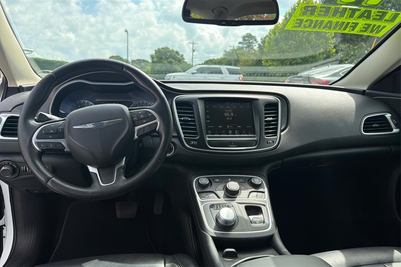 Chrysler 200 Limited 4D Sedan 2017