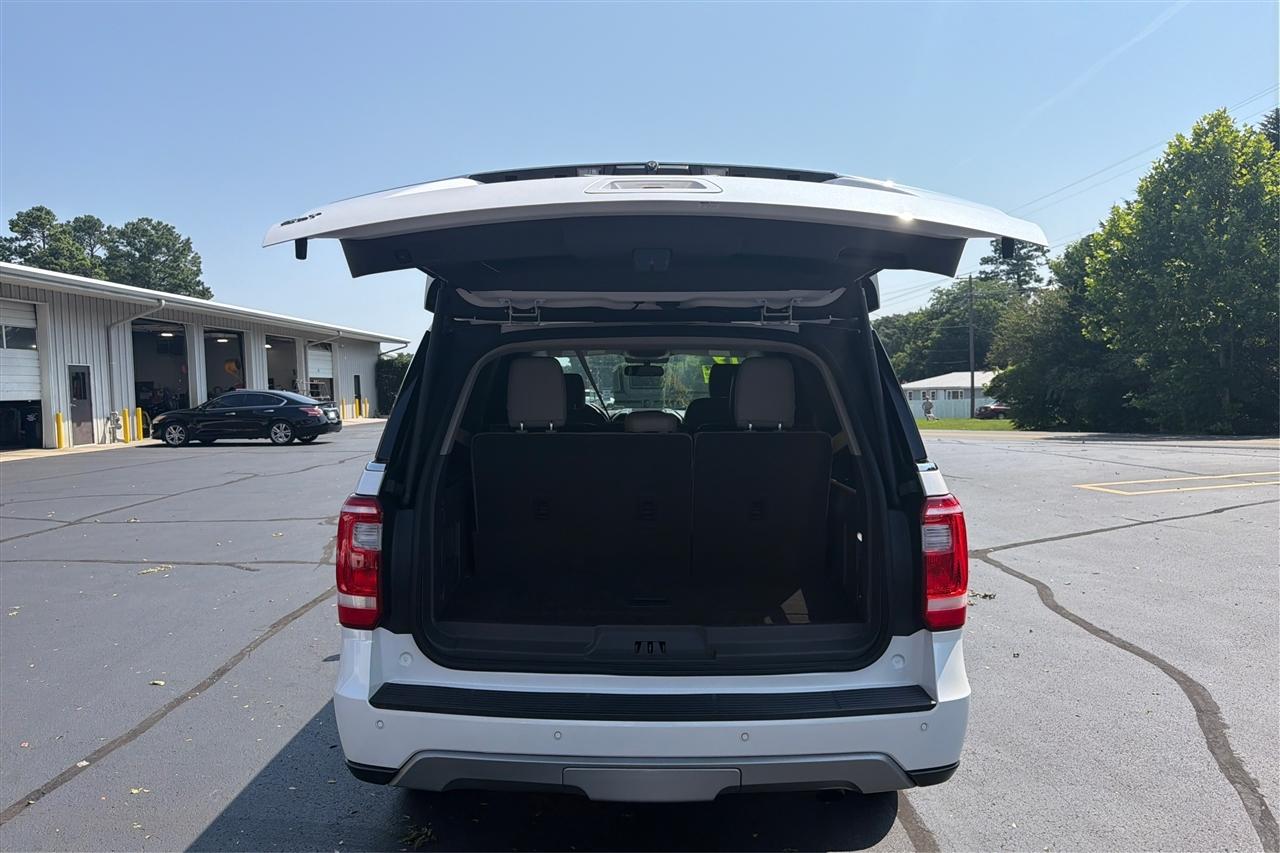 Ford Expedition XLT 4D SUV RWD 2019