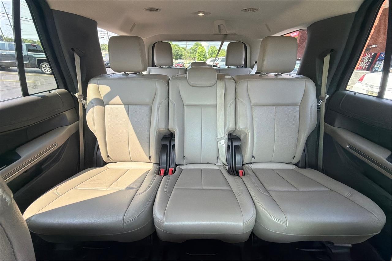 Ford Expedition XLT 4D SUV RWD 2019