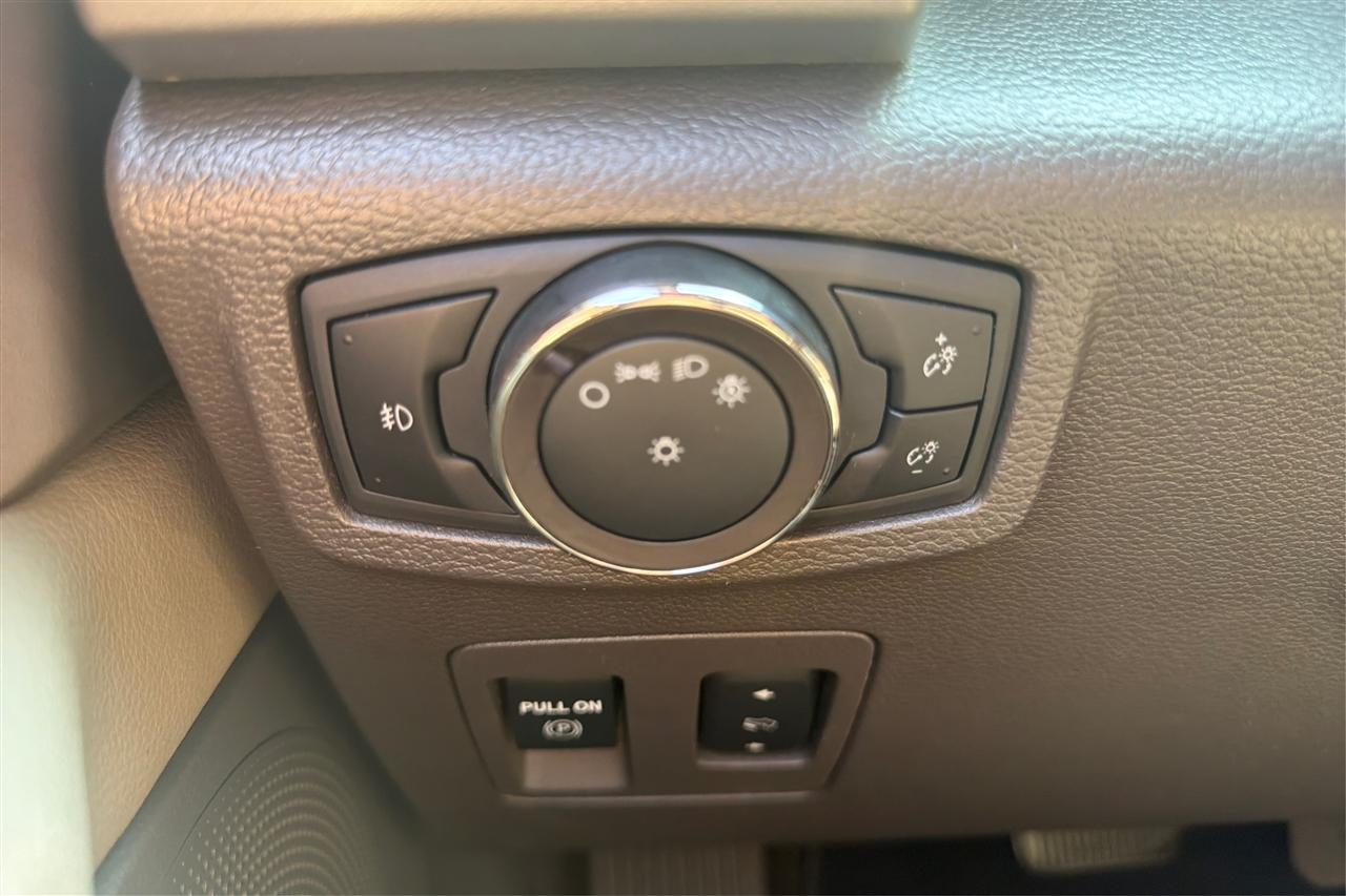 Ford Expedition XLT 4D SUV RWD 2019